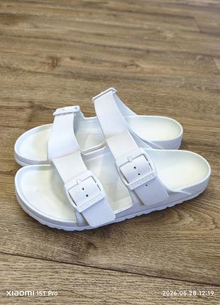 Birkenstock шлепанцы белого цвета 38 размер