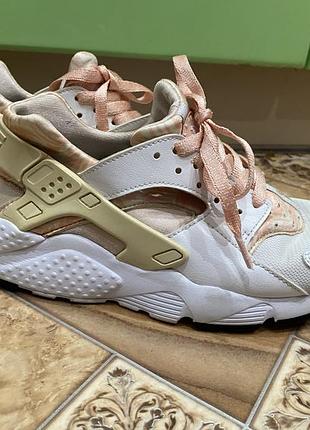 Nike huarache жіночі кросівки 38 розмір світлі вживані