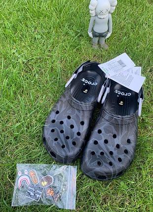 Роксы bape мужские / женские | crocs x bape | брендовые кроксы с принтом камо | 45, черный