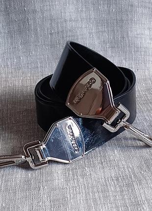 Широкий ремінь для сумки від calvin klein.