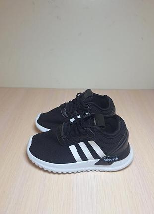 Кроссовки adidas