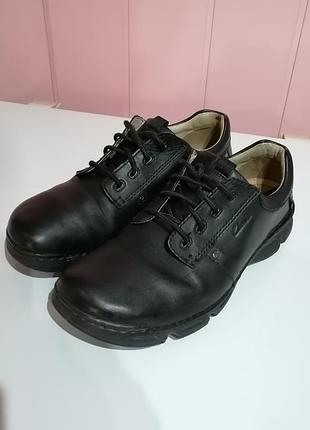 Туфлі шкіряні clarks