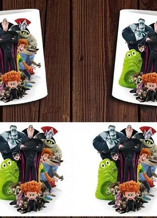 Чашка белая керамическая "монстры на каникулах" hotel transylvania abc
