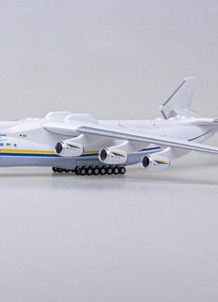 Модель літака антонов ан-225 "мрія" 42 см 1:200