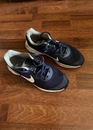 Кросівки nike revolution 6