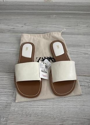 Шльопанці zara