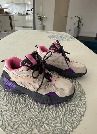 Трекінгові кросівки reebok розмір 40 (26 см) стан ідеал