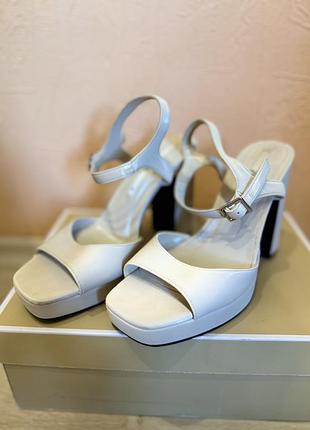 Босоніжки zara масивний каблук