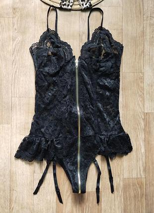 Роскошный кружевной боди с подтяжками для чулок ann summers
