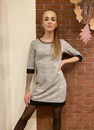 Светло серое платье с чёрной окантовкой 42-44(s) серый с чёрный