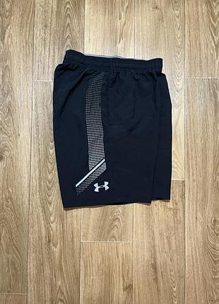 Спортивні шорти under armour чорні з принтом, розмір s