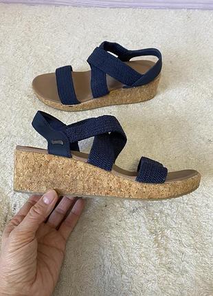 Skechers arch fit beverlee love stays жіночі босоніжки 39 р 25 см