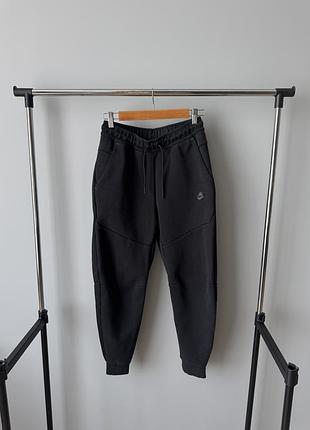 Спортивні штани nike tech fleece з нових колекцій чорні с розмір