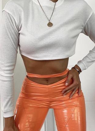 Белый топ в мелкий рубчик