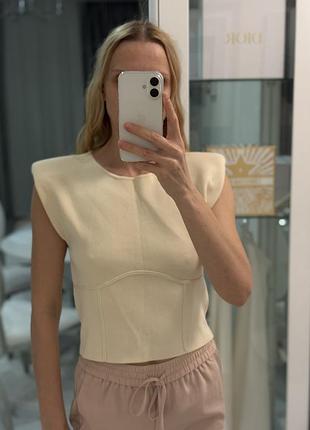 Трендовий топ zara з підпліччям