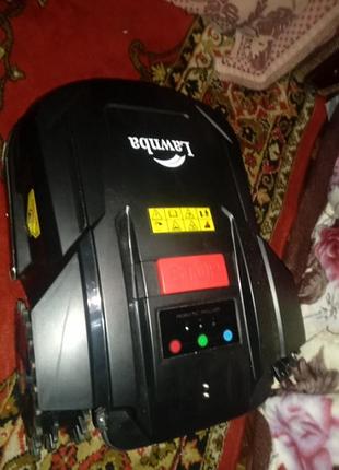 Продам робот газонокосарка.