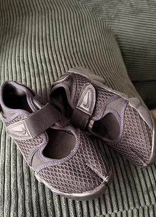Табі nike air rift