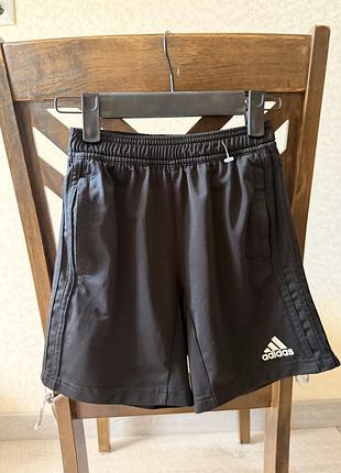 Дитячі шорти adidas 9-10 років (140 см)