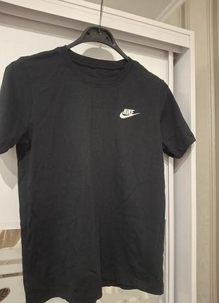 Жіноча футболка nike