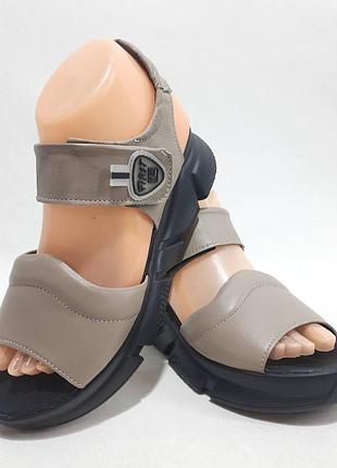 Босоніжки жіночі шкіряні кольори капучино на липучках із натуральної шкіри розмір
