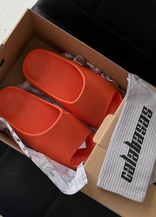 Оранжевые шлепанцы адидас изи слайд унисекс adidas yeezy slide orange 39