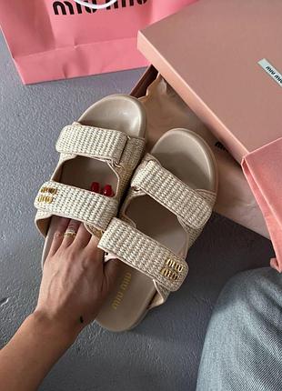 Жіночі бежеві шльопанці miu women's miu crochet knit slides beige х міу міу 37