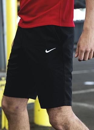 Чоловічі спортивні шорти чорні nike