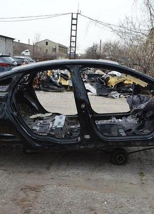 Стойка кузовная центральная правая ford fusion mk5 13- (06) черная на кузове