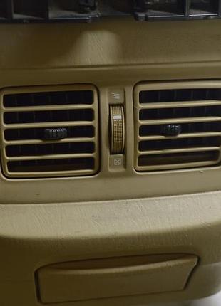 Повітровід центральної консолі lexus gs300 gs350 gs430 gs450h 06-07 беж