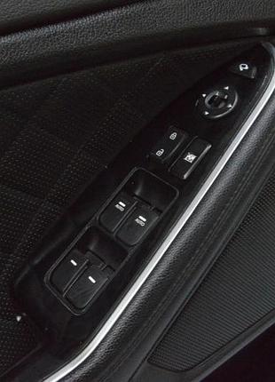 Накладка керування склопідіймачем переднім лівим kia optima 11-15 чорн глянець