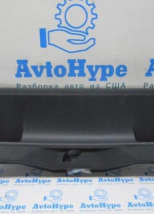 Обшивка крышки багажника vw jetta 19- (02) потерта