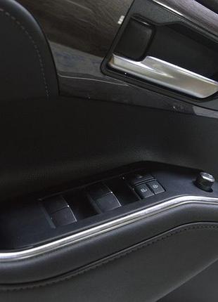 Накладка управления стеклоподъемником передним левым toyota highlander 20- черная