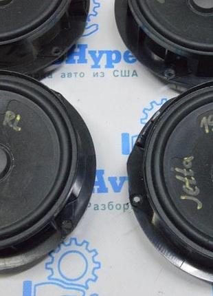 Динамик зад лев vw jetta 19-