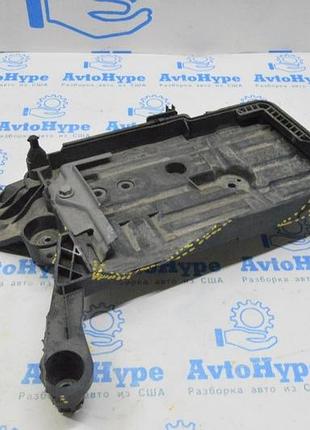 Поддон акб vw jetta 19- (02) треснут, нет фрагментов