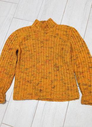 Вязаный плотный свитер горчичного цвета