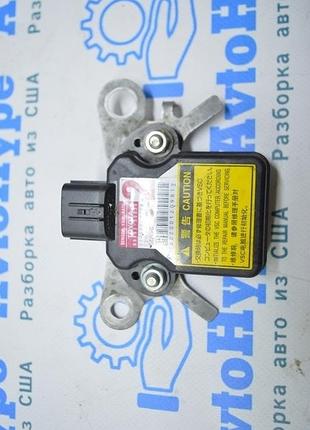 Датчик ускорения esp lexus rx450h 10-15 (01)