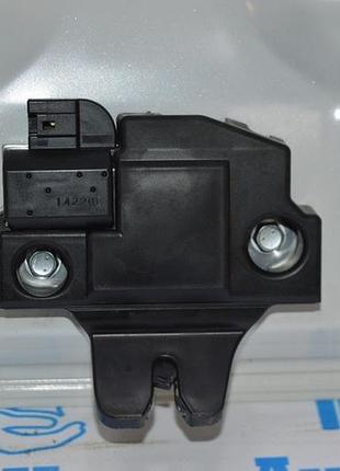 Замок крышки багажника toyota camry v50 12-14 usa\euro 64600-33160