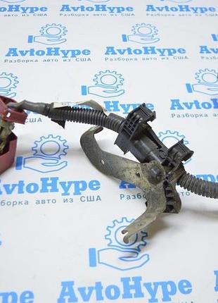 Клемма плюсовая toyota camry v50 12-14 usa\euro с крышкой 82122-33100