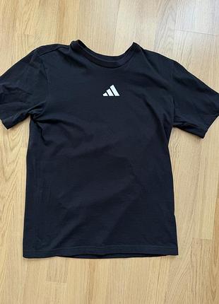 Футболка adidas с принтом