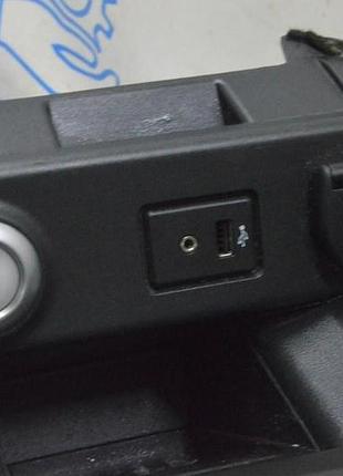 Usb hub, aux nissan leaf 18-22