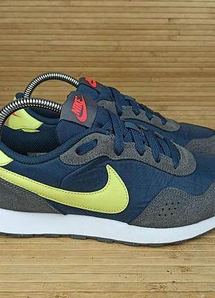 Кросівки nike md valiant розмір 39 (25 см.)