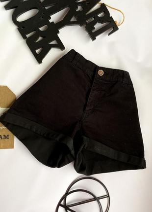 Черные базовые  шорты на высокой посадка от h&m