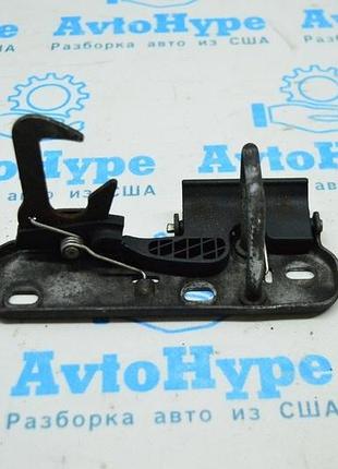 Крючок замка капота vw tiguan 09-17