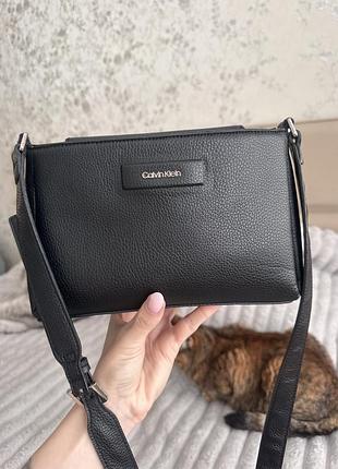 Сумочка крос-боді calvin klein