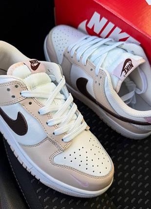 Nike sb dunk beige white