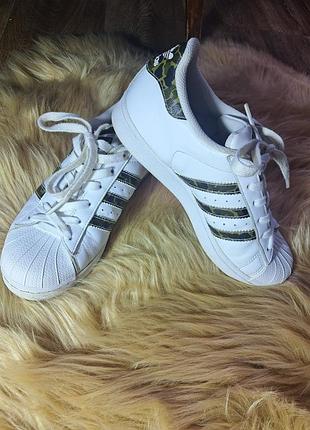 Кроссовки adidas superstar с коммуфляжным принтом