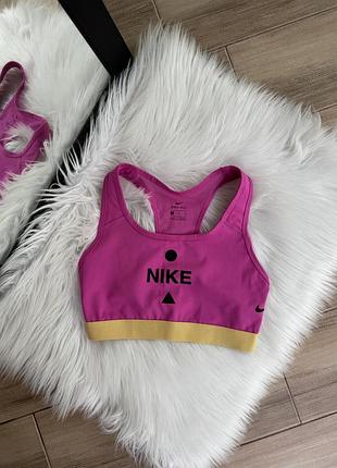 Спортивный топ nike