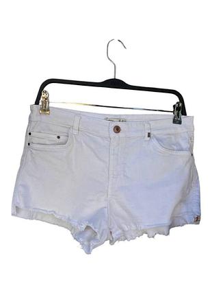 Женские джинсовые шорты bershka белые р. 40 (m-l)