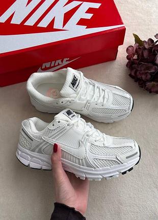 Стильные женские кроссовки nike zoom vomero 5 white