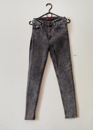 Серые джинсы скинни.jack zamara